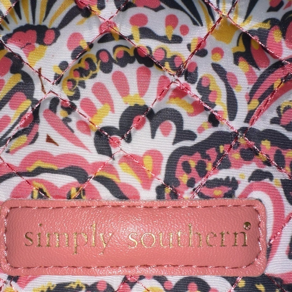 NWT Simply Southern Quilted Phone Wallet in Shell Pattern - Picture 2 of 10